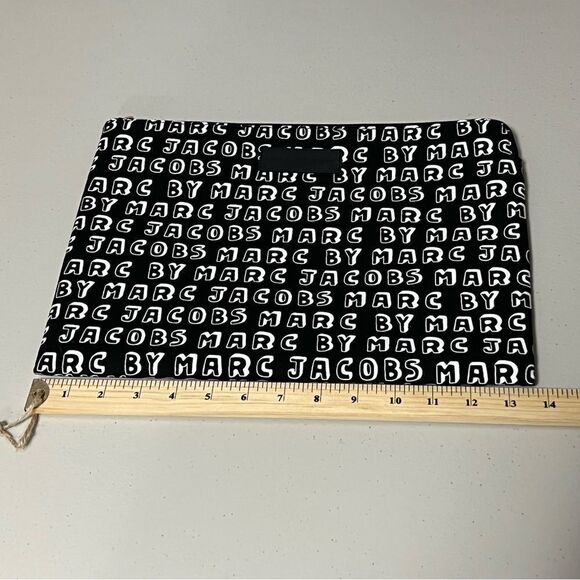𝅺marc by Marc Jacobs Monogram Laptop Case - Picture 11 of 11